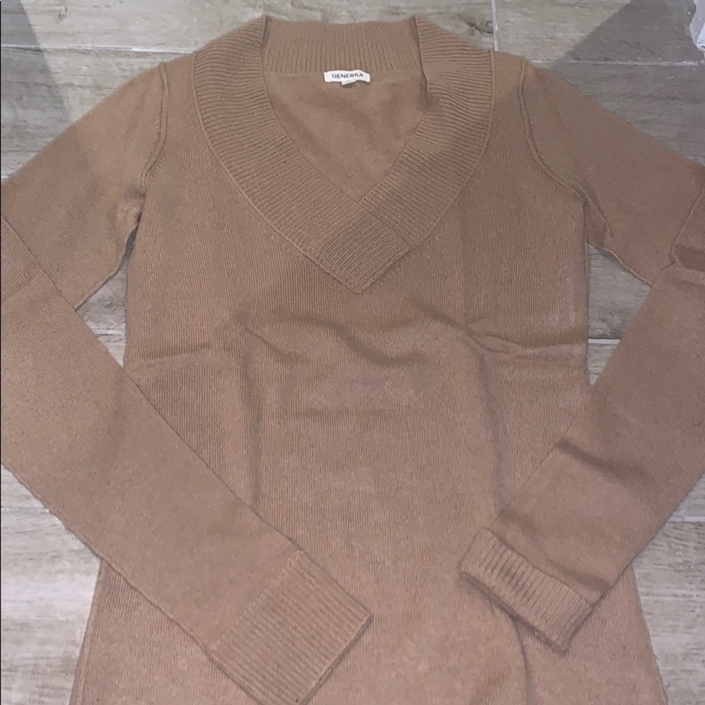 Generra V neck cashmere sweater